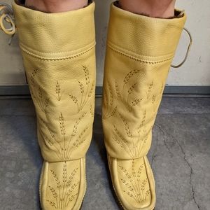 Manitobah Mulkuks Gatherer Leather Boots Vibram 9